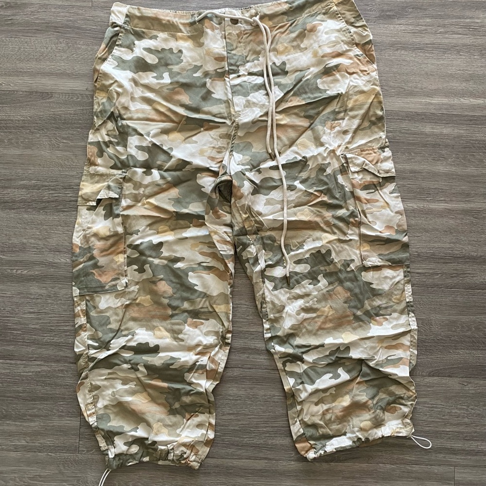 Cargo camouflage pants